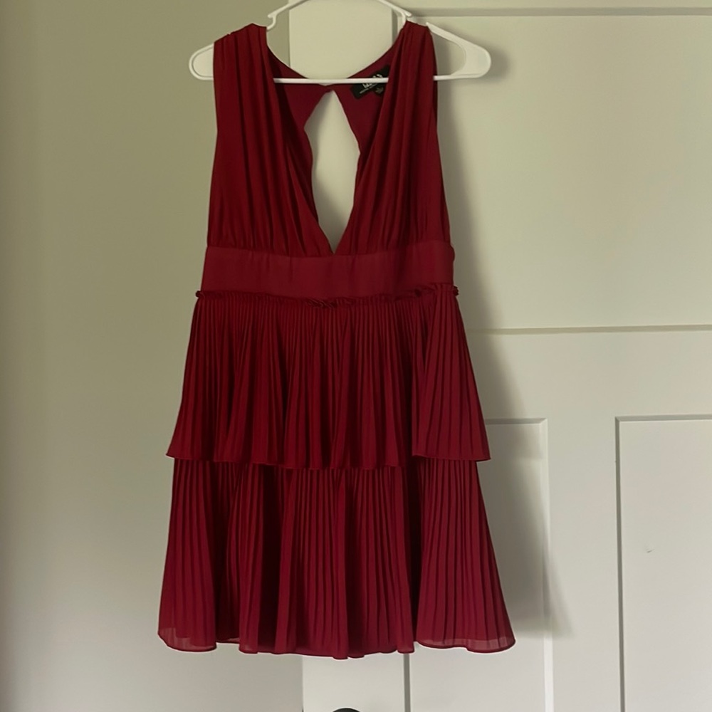 Red plunge cocktail dress, size large w key hole back.